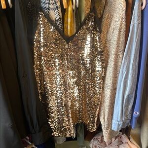 039.Gold Sequin Sleeveless Top